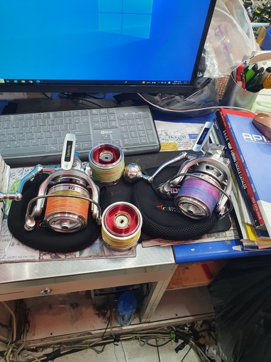 다이와 엠블럼서프35  SCW  4000QD    2대
